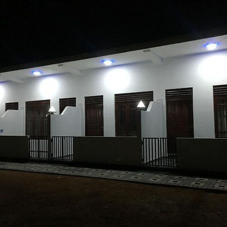 Hotel Sea Breeze Bentota Esterno foto