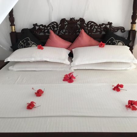 Hotel Sea Breeze Bentota Esterno foto
