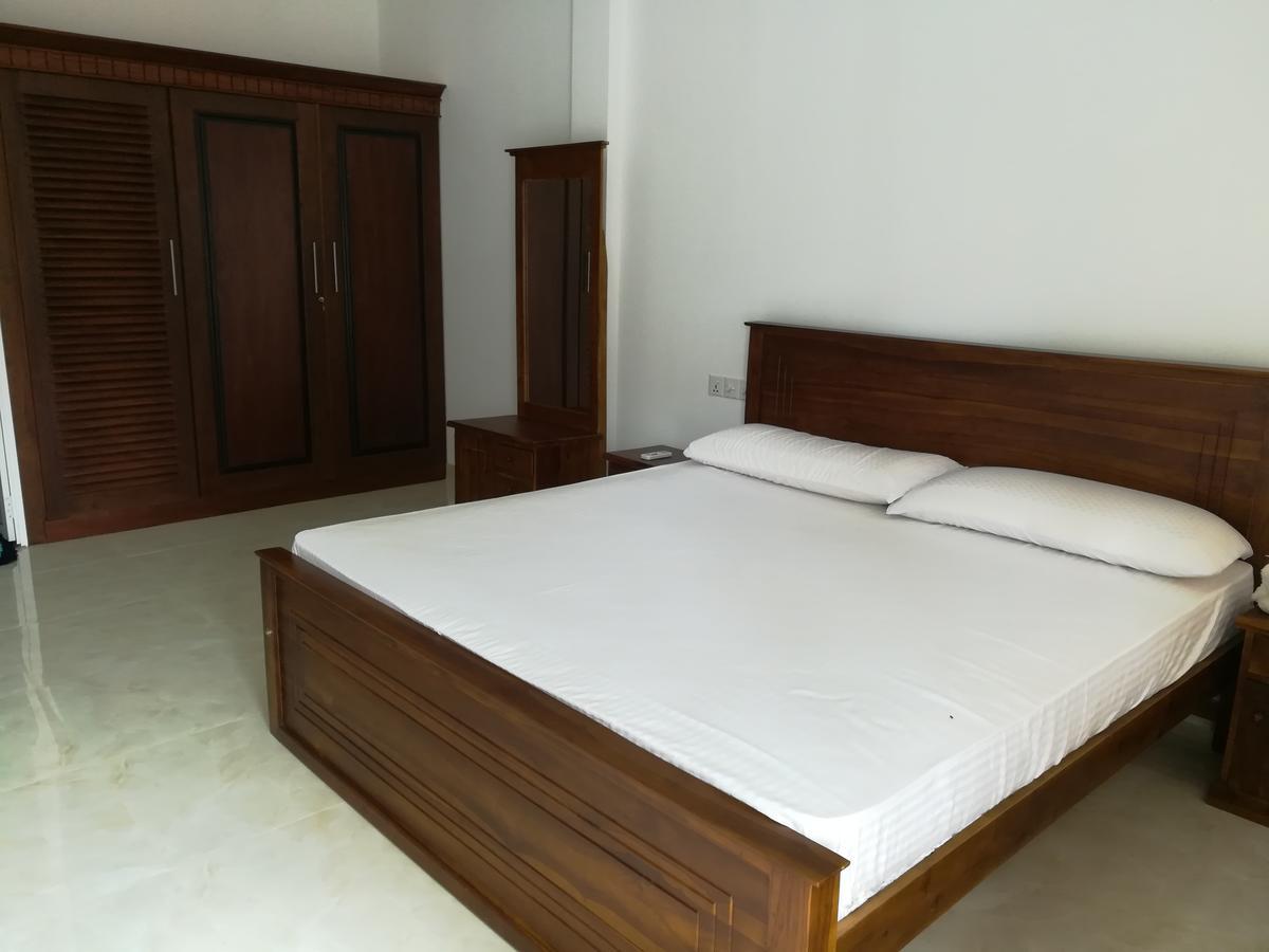 Hotel Sea Breeze Bentota Esterno foto