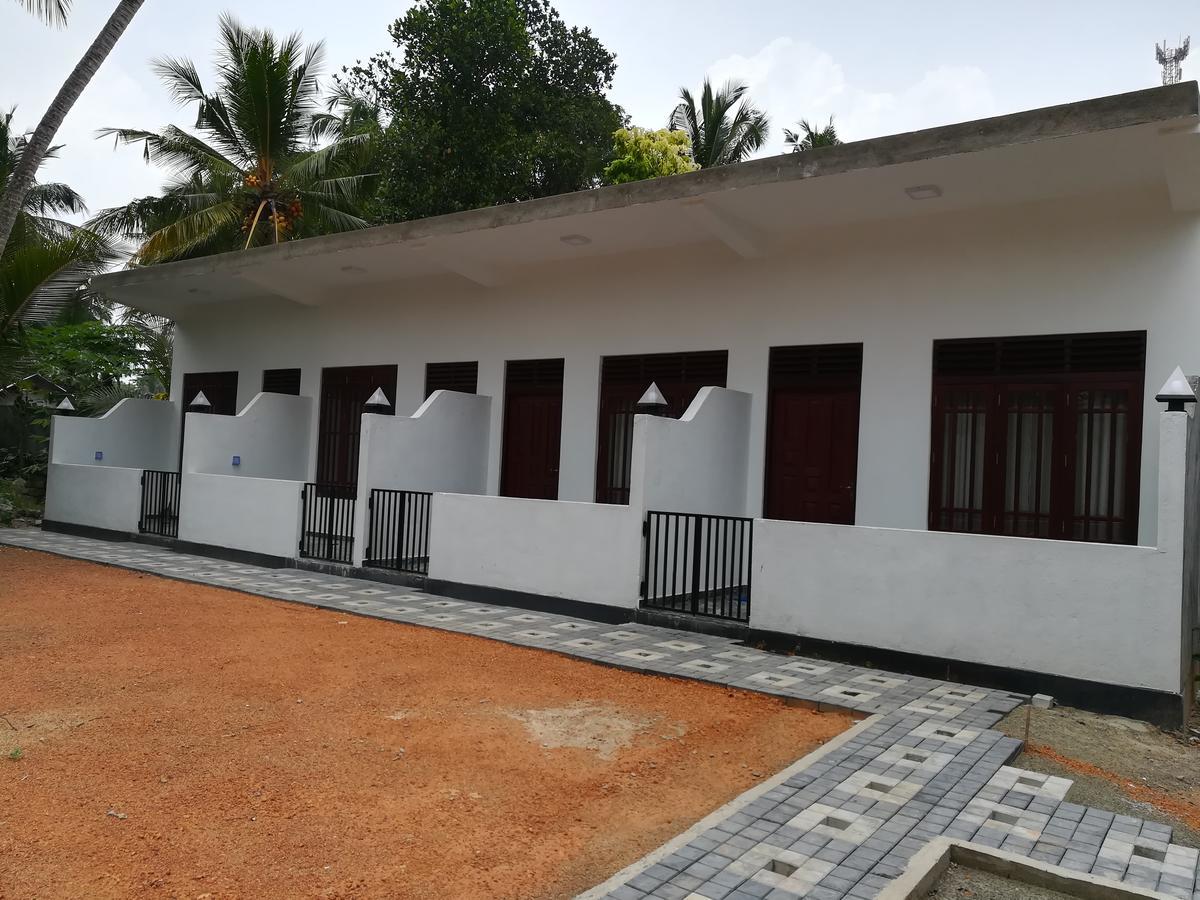 Hotel Sea Breeze Bentota Esterno foto