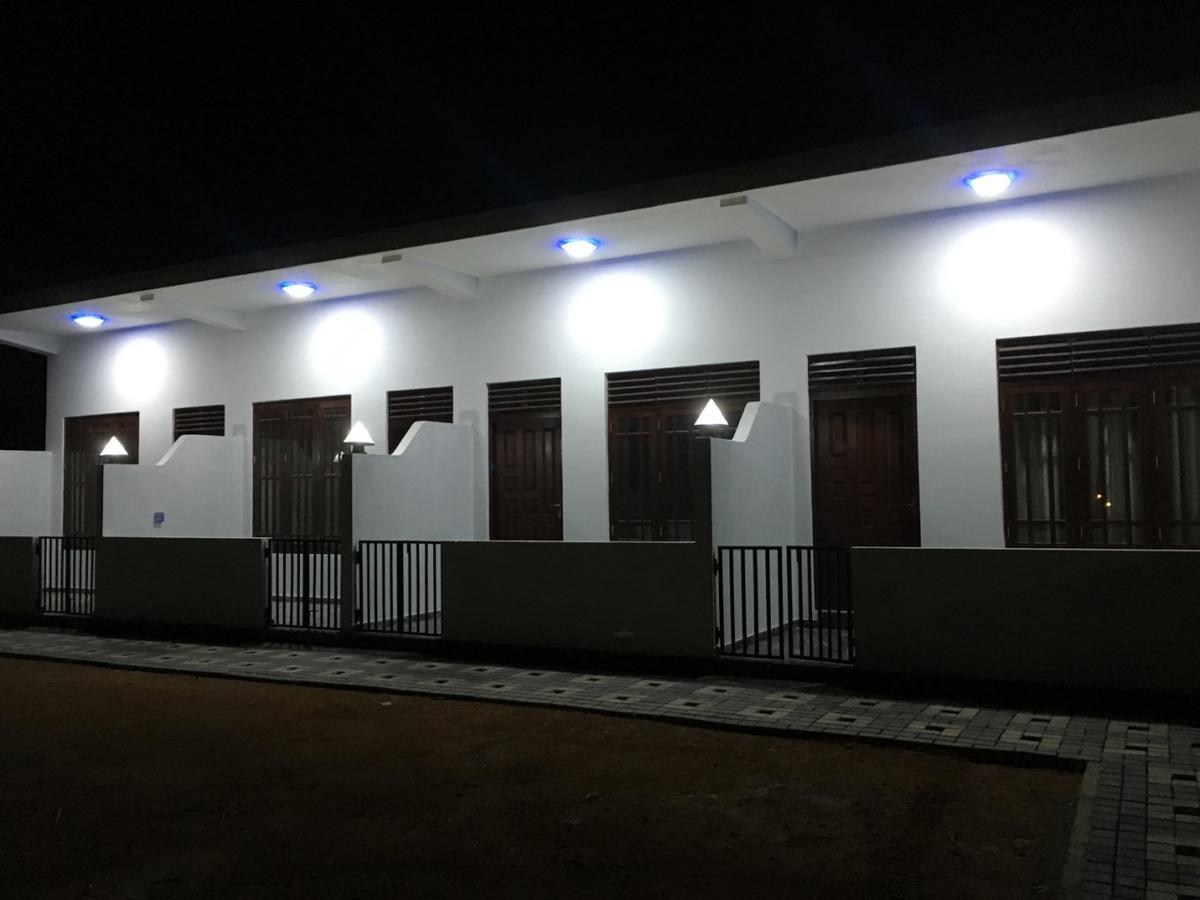 Hotel Sea Breeze Bentota Esterno foto