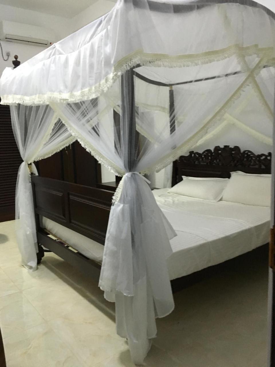 Hotel Sea Breeze Bentota Esterno foto